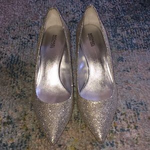 NWT MICAHEL by Michael Kors low silver heels 👠